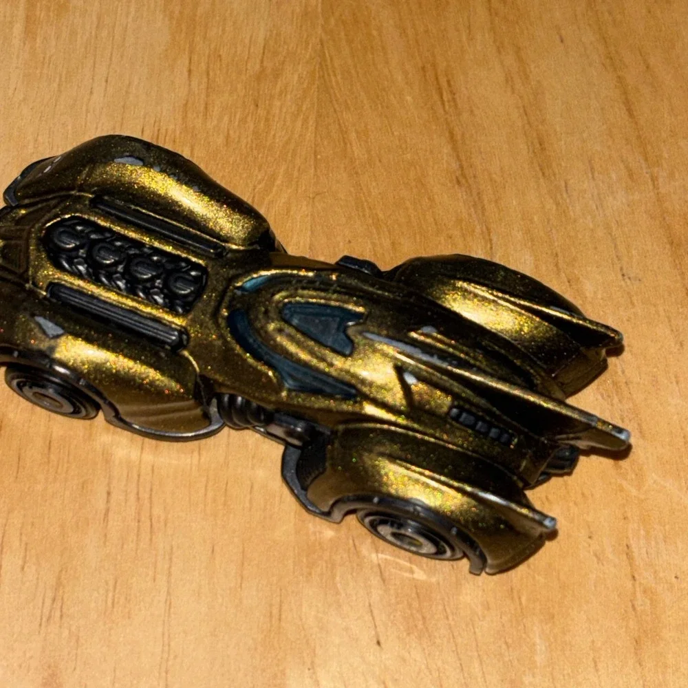 Hot Wheels Batman Batmobile Gold‎ Flake Metallic Die-Cast Car CFK22 Mattel 1:64